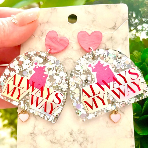 Queen Of Hearts Acrylic Earrings - Picture 1 of 6